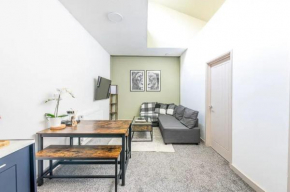 Complete Upnor House with 2 Free Parking by Prescott Apartments